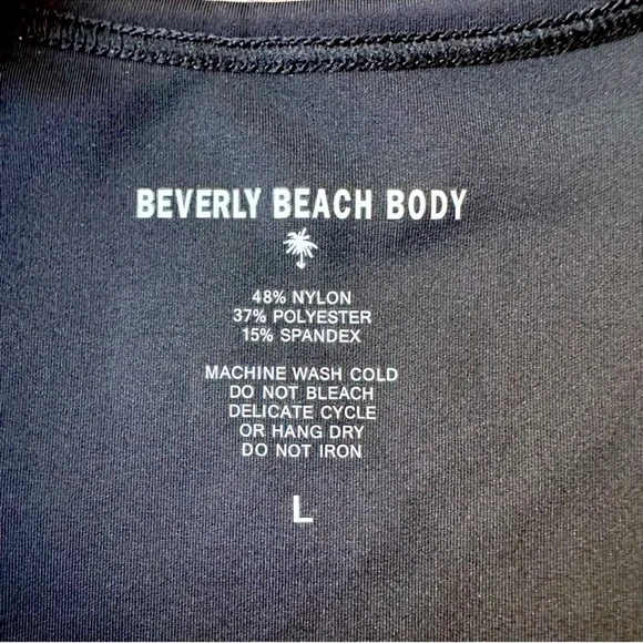 BEVERLY BEACH BODY Against All Odds Script Print Crop Top NWT Size - Picture 5 of 6